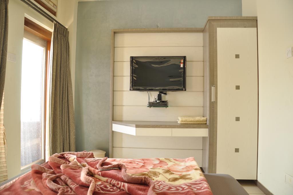 Raval Bunglow Hotel Panchgani Eksteriør billede