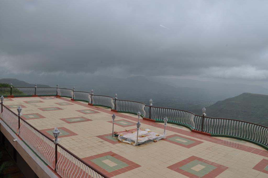 Raval Bunglow Hotel Panchgani Eksteriør billede