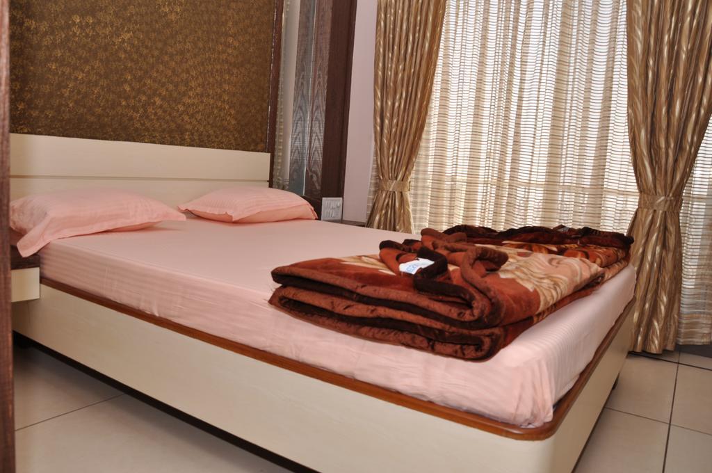 Raval Bunglow Hotel Panchgani Eksteriør billede